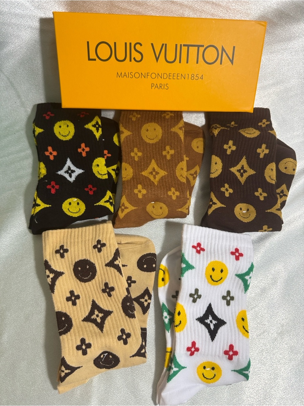 Louis Vuitton Women’s Smile Logo Cotton Socks - Assorted Colors🔥New!